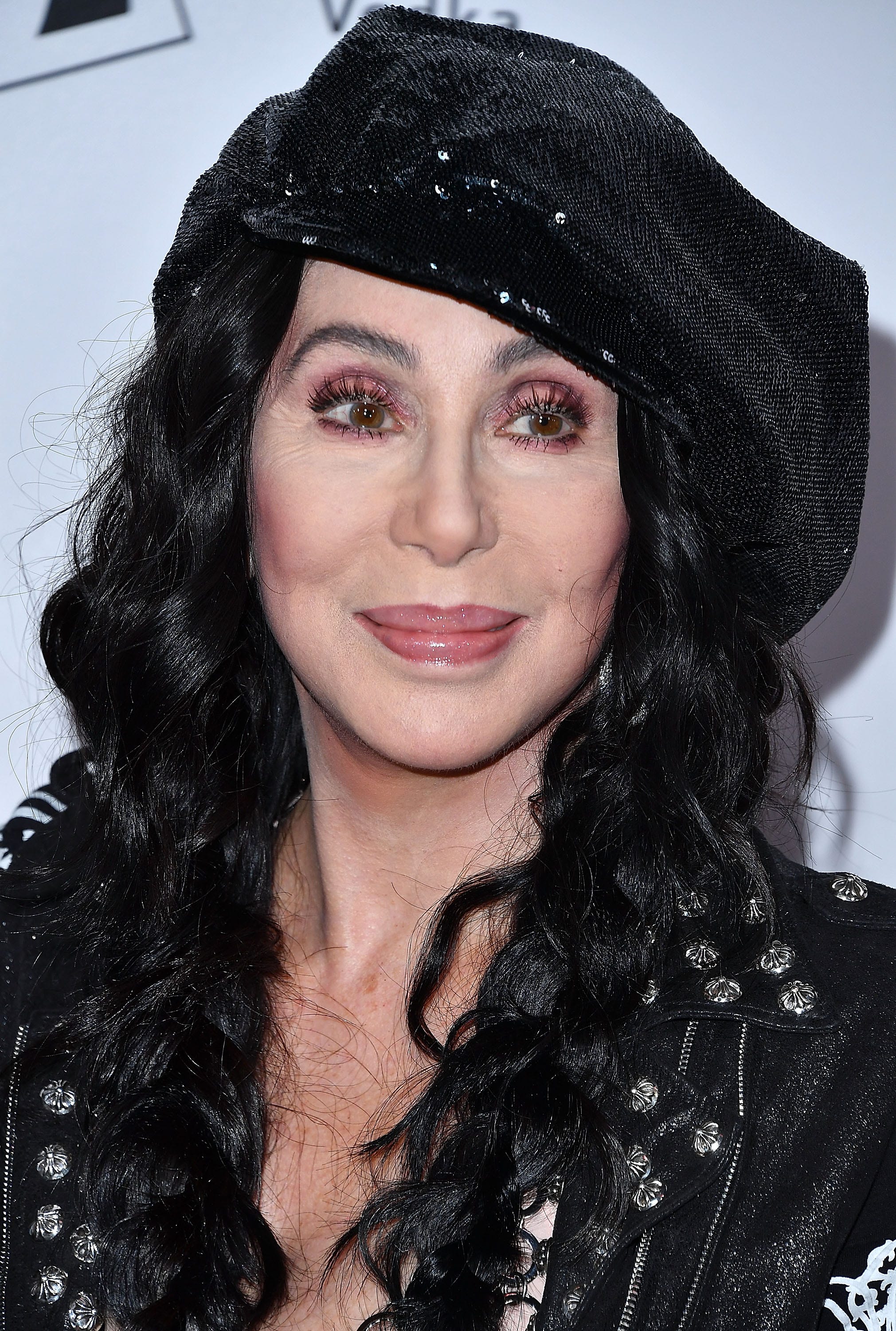 Волосы, Лицо, Брови, Одежда, Губы, Черные волосы, Прическа, Голова, Красота, Подбородок, 