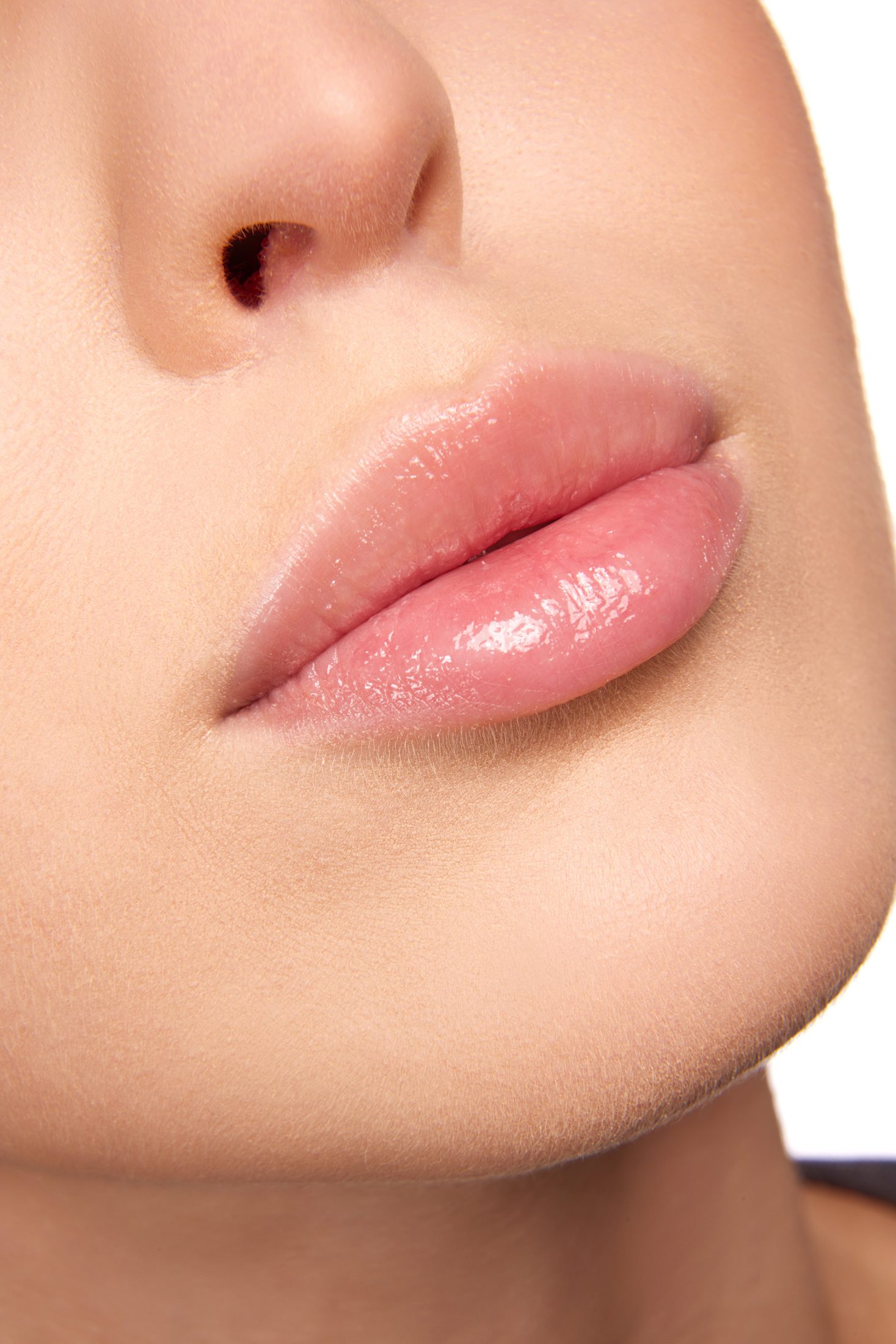 ретинол помогает сохранить красоту губ